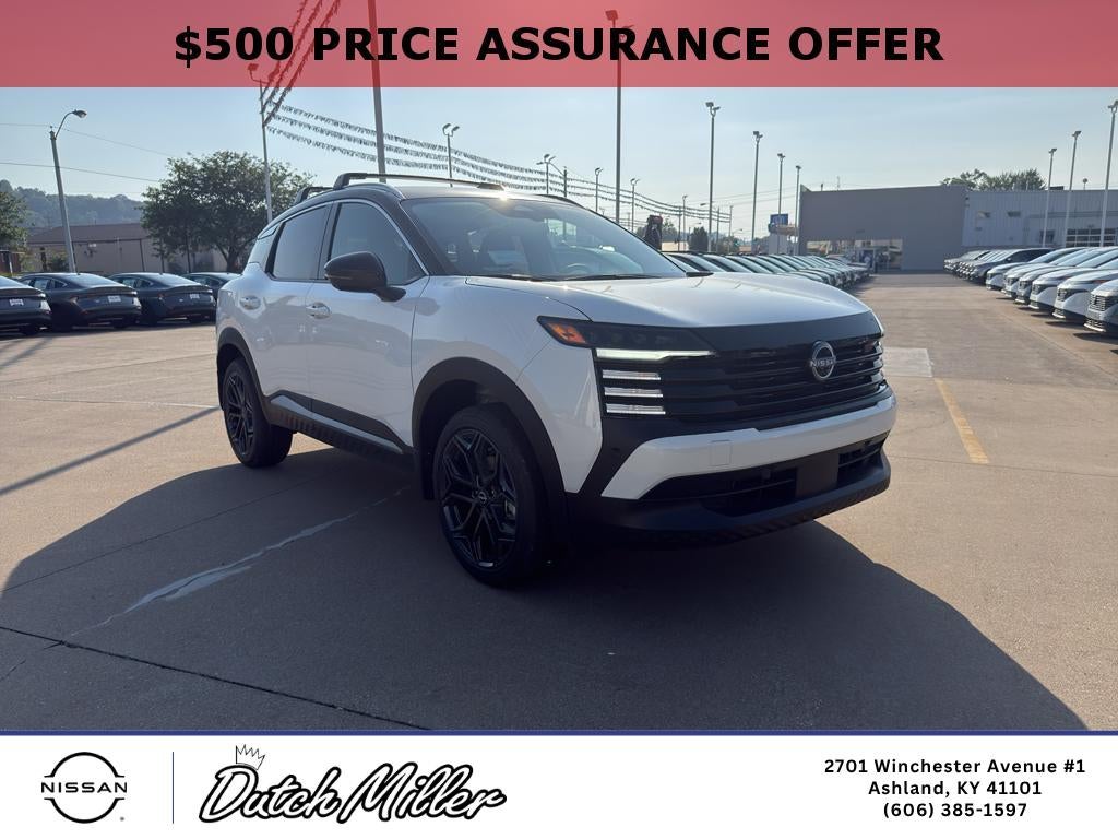 2026 Nissan Kicks SR in Aspen White Tricoat/Super Black — front three-quarter view